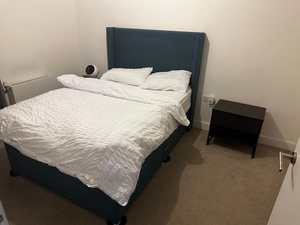 Luxury 2 Bedrooms Apartment Barking  Bagian luar foto